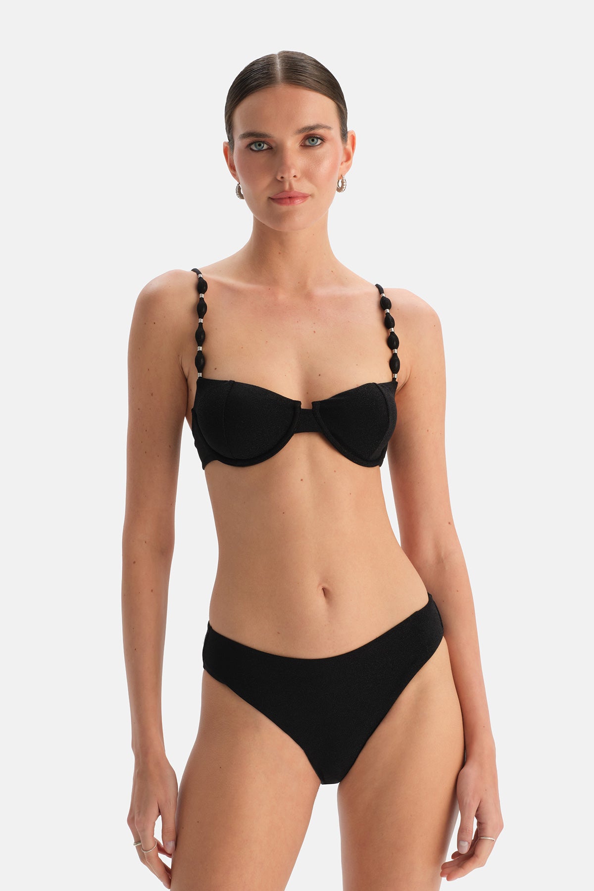 Siyah Askı Detaylı Kaplı Bikini Üst
