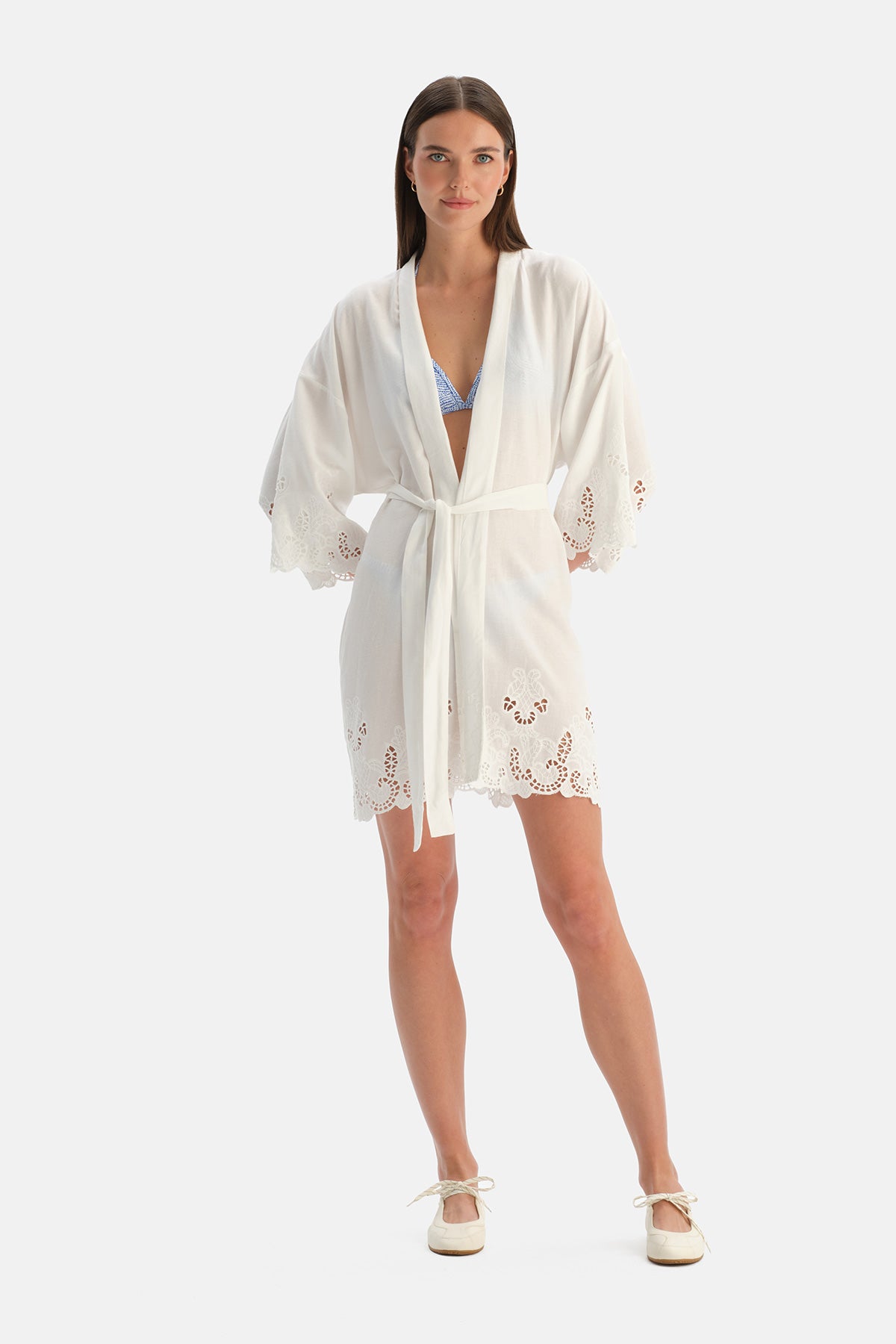 Beyaz Fisto İşlemeli Kısa Kimono