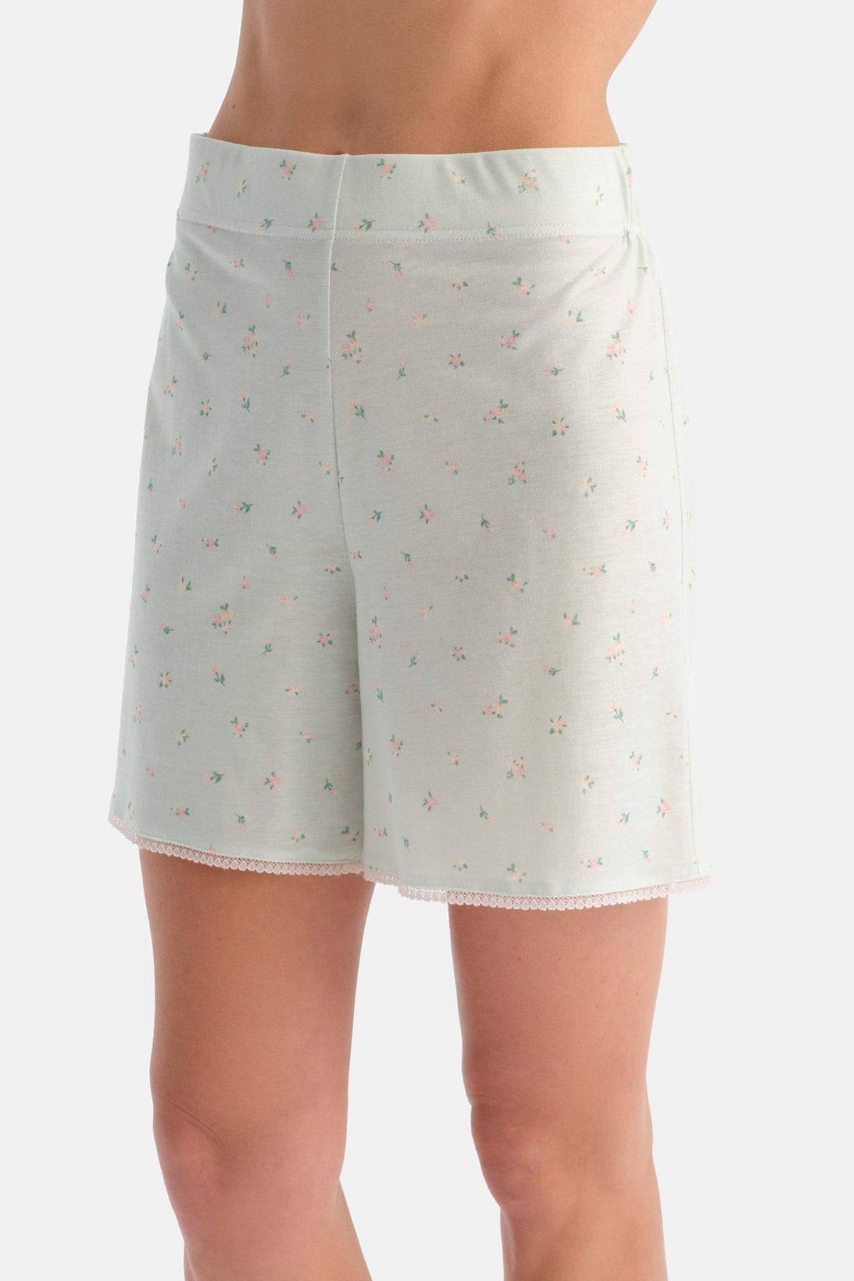 Ada Çayı Çiçekli Dantel Detaylı Gömlek Şort Takım