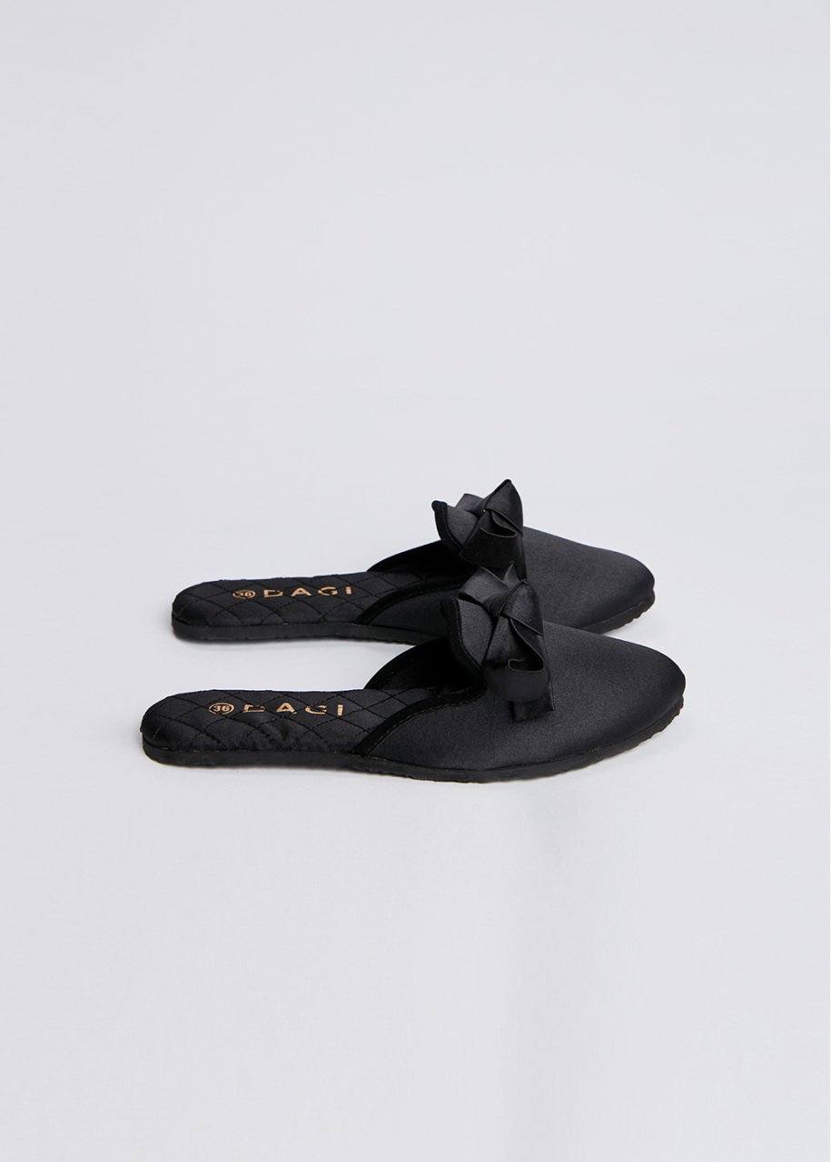 BLACK SLIPPER