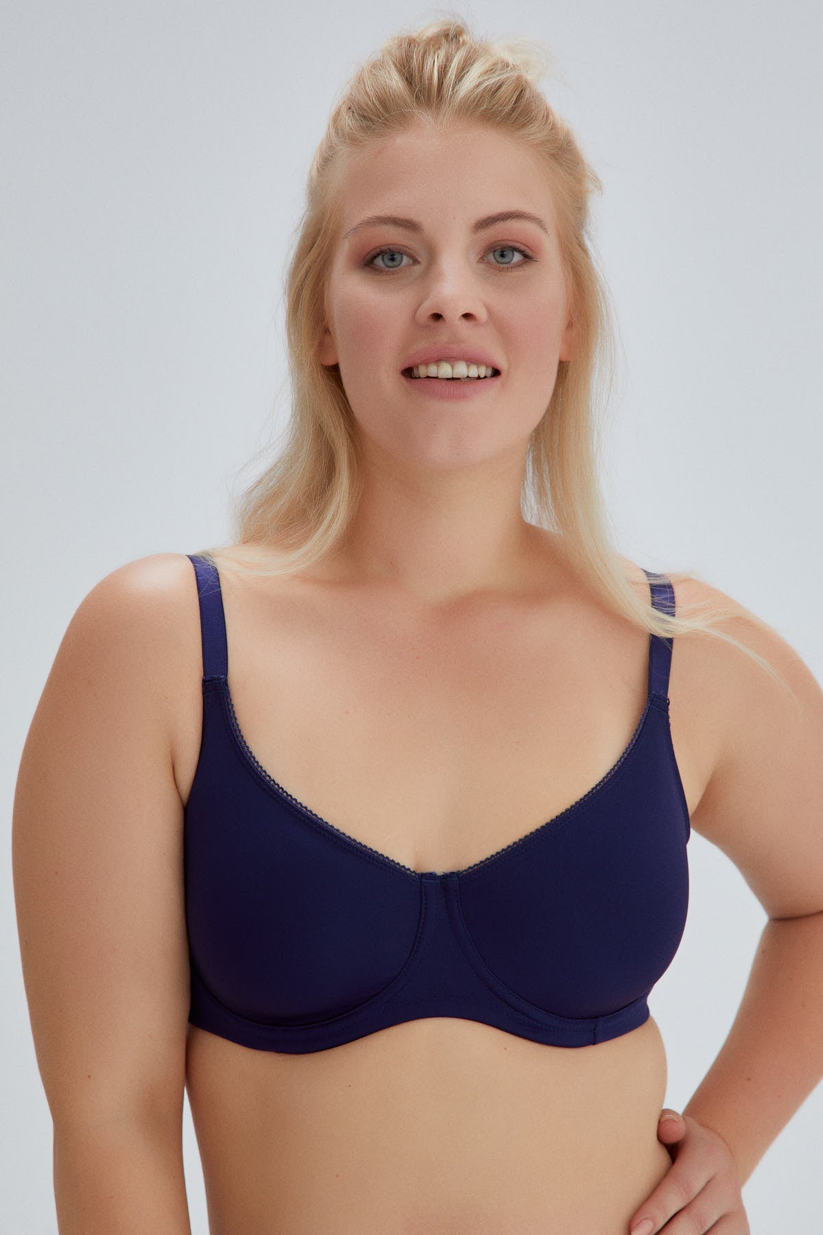 NAVY BRA