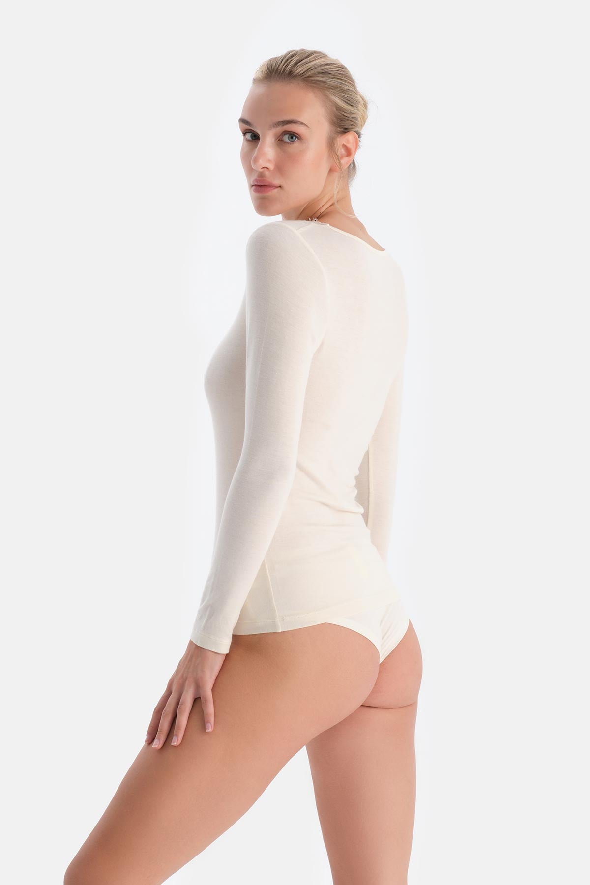 Ekru Modal Kaşmir Dantel Detaylı V Yaka Uzun Kollu Bluz