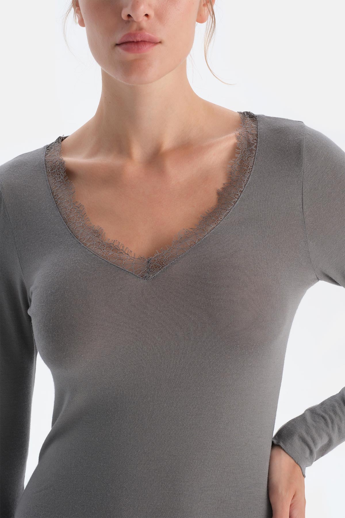 Koyu Gri Modal Kaşmir Dantel Detaylı V Yaka Uzun Kollu Bluz