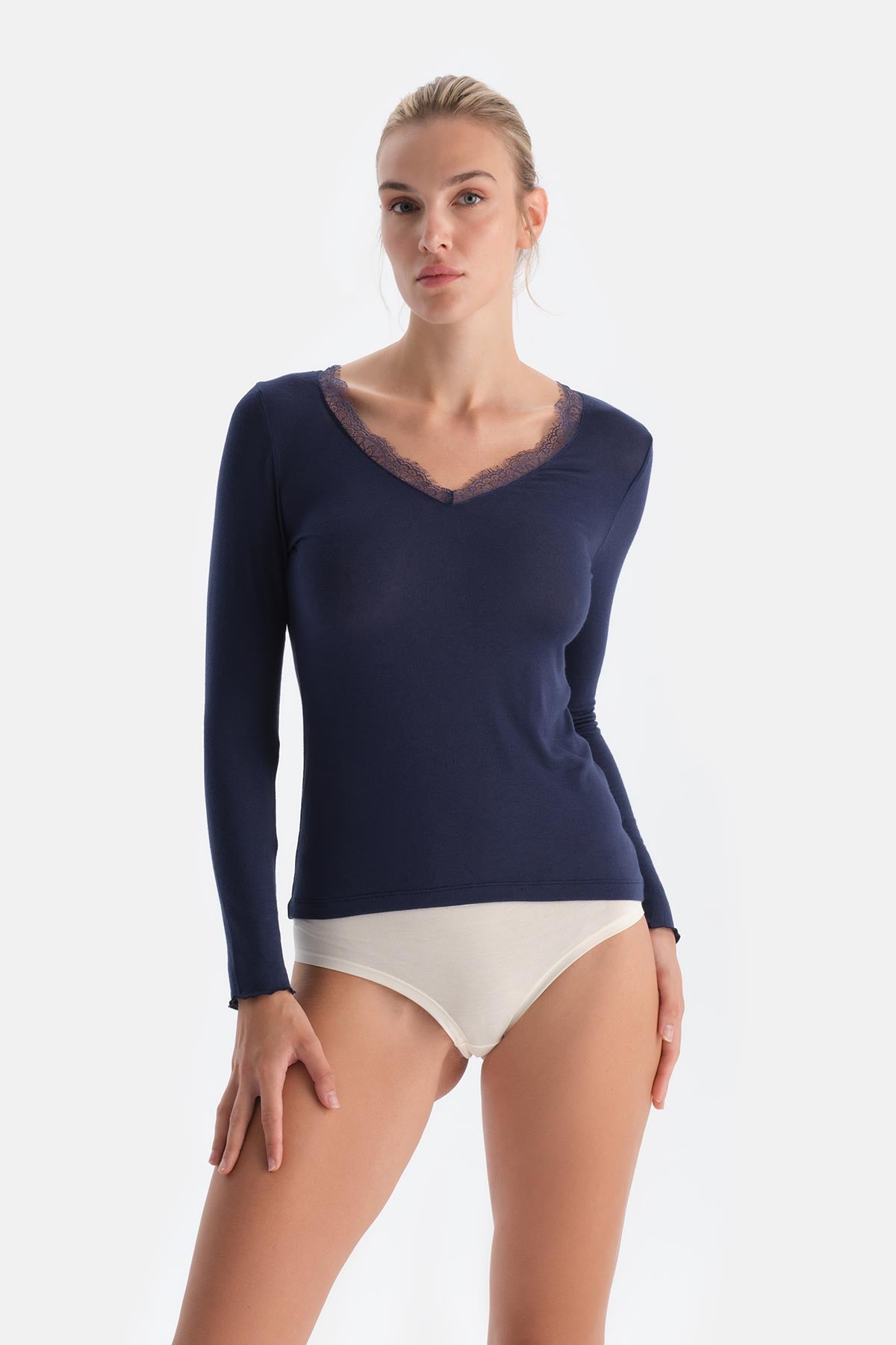 Lacivert Modal Kaşmir Dantel Detaylı V Yaka Uzun Kollu Bluz