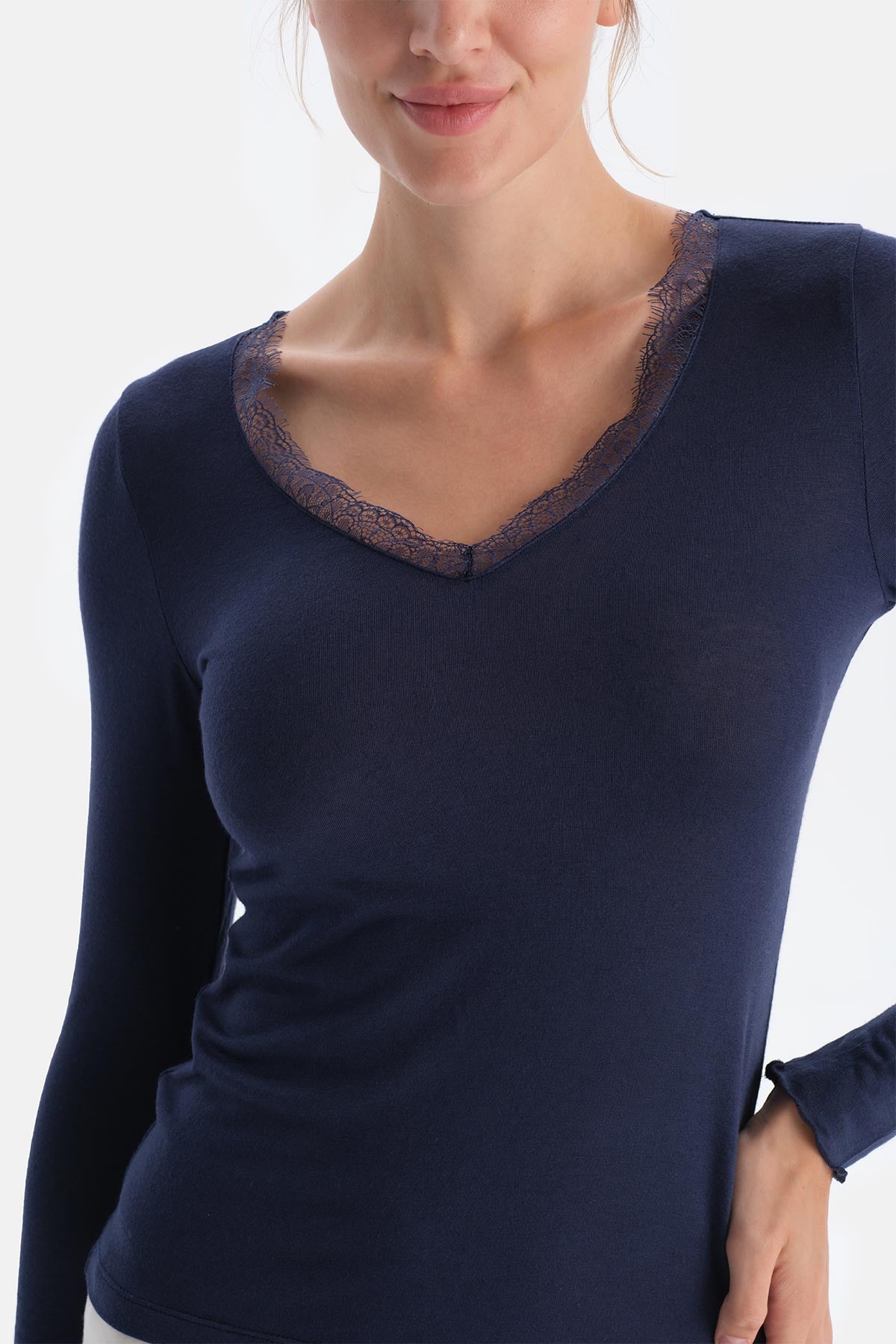 Lacivert Modal Kaşmir Dantel Detaylı V Yaka Uzun Kollu Bluz