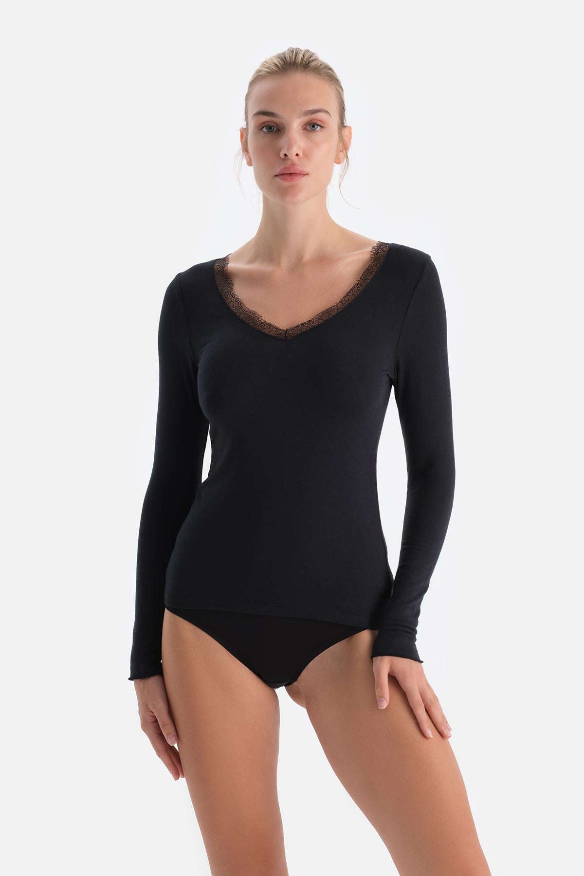 Siyah Modal Kaşmir Dantel Detaylı V Yaka Uzun Kollu Bluz