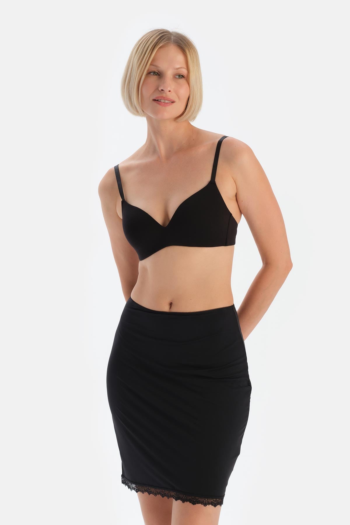 Siyah Etek Ucu Dantelli Mıdı Jupon