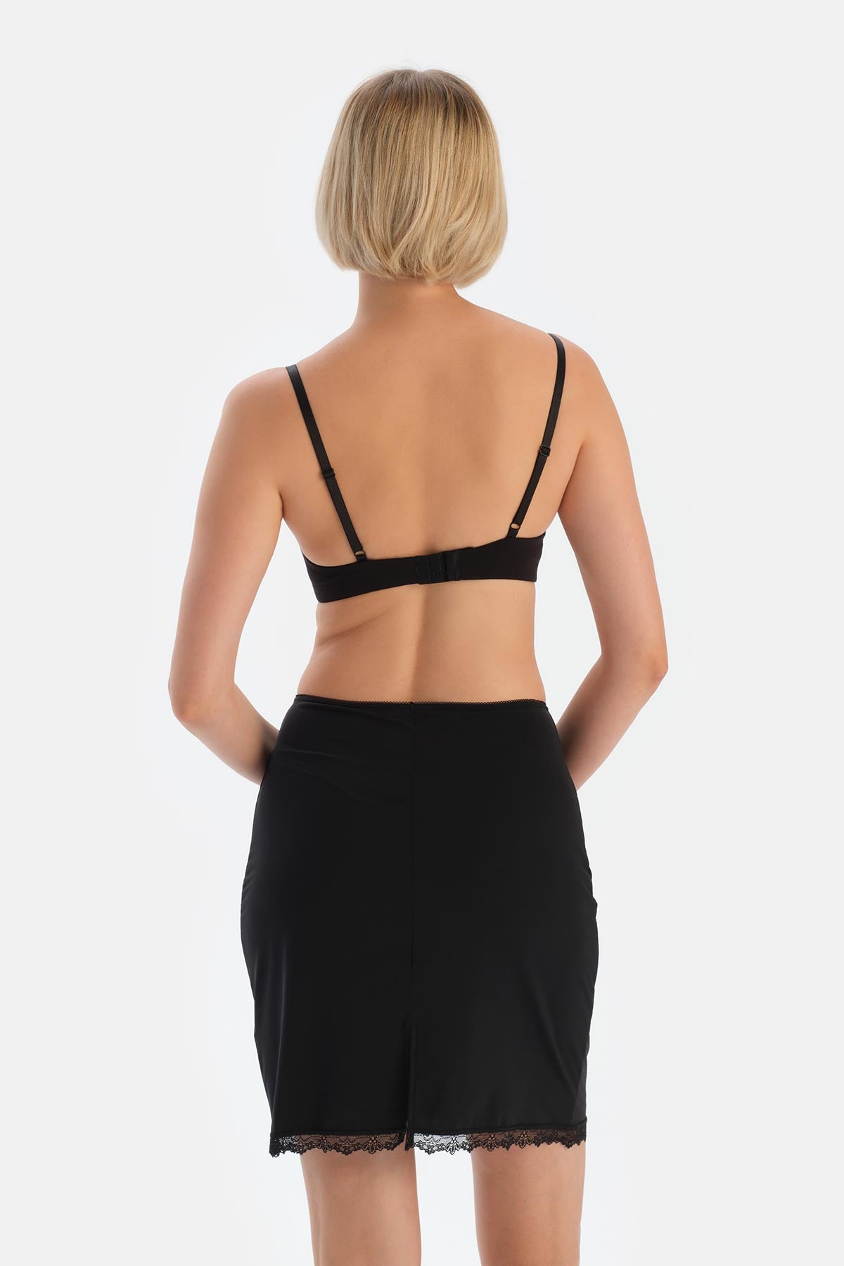 Siyah Etek Ucu Dantelli Mıdı Jupon