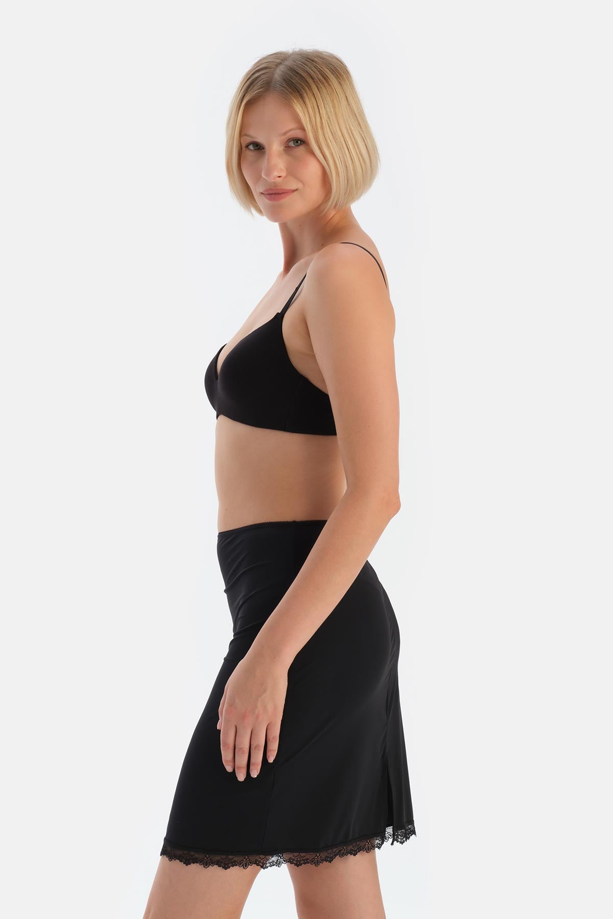 Siyah Etek Ucu Dantelli Mıdı Jupon