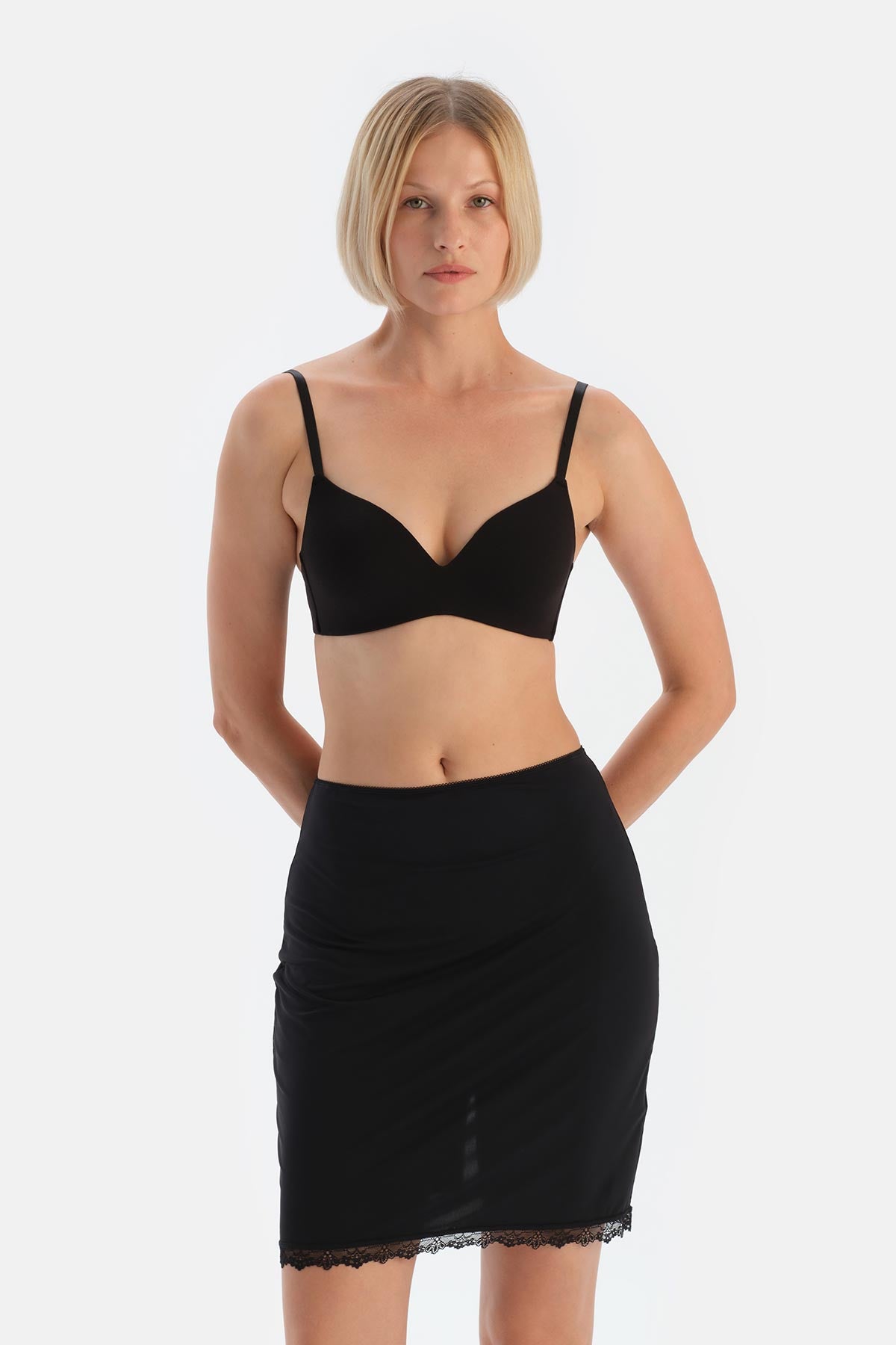 Siyah Etek Ucu Dantelli Mıdı Jupon