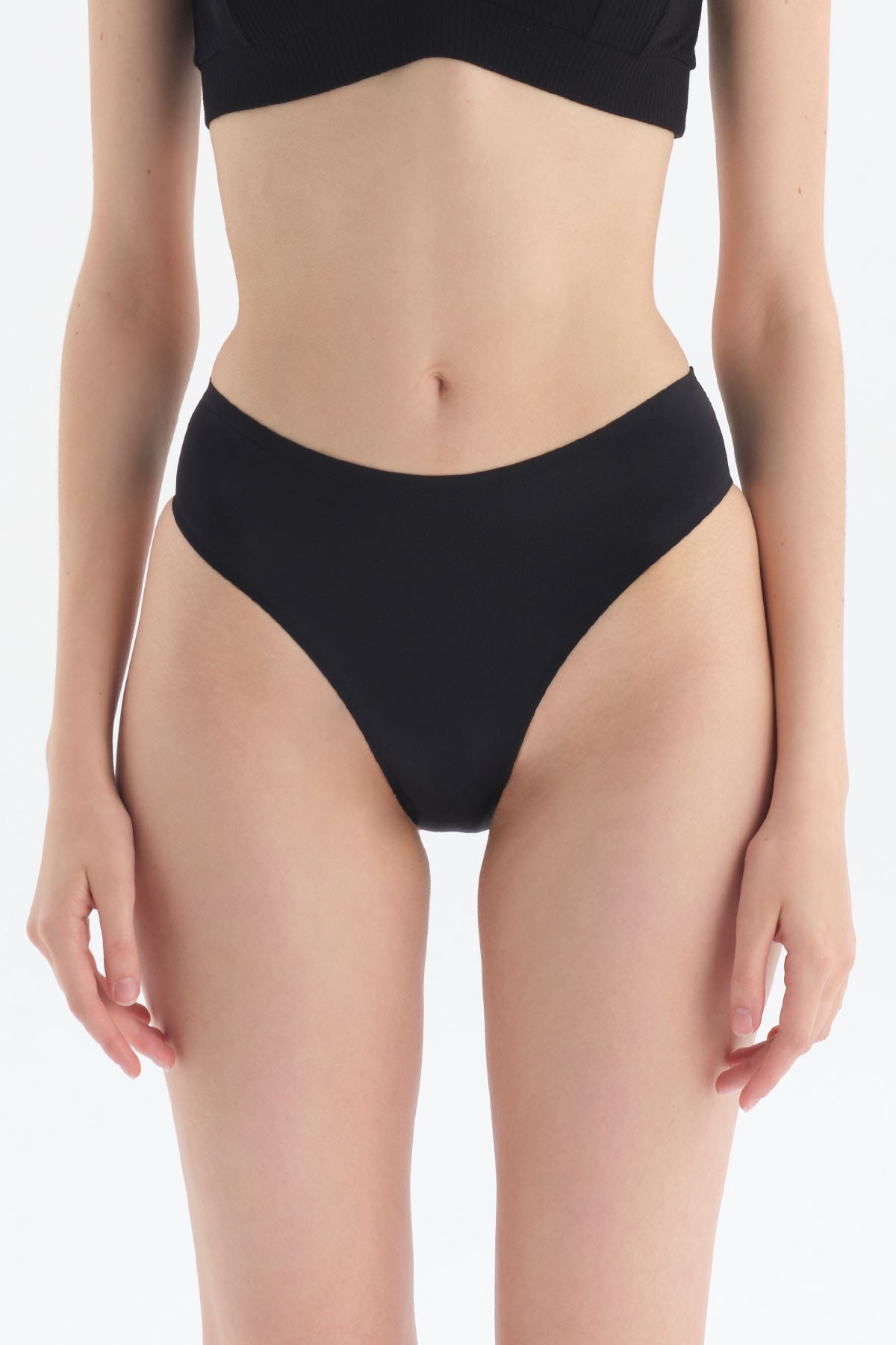 Siyah Klasik Lazer Kesim Slip