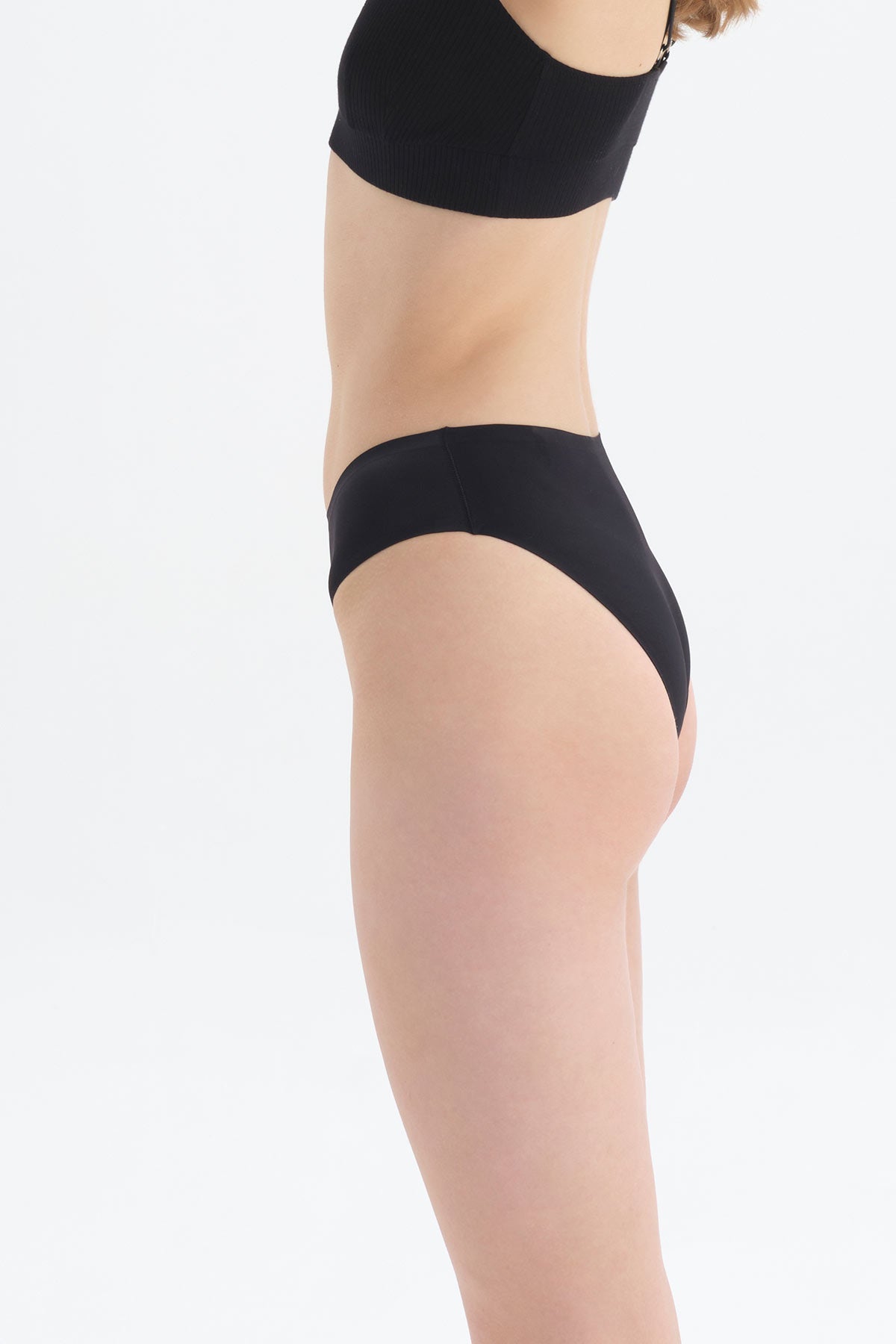 Siyah Klasik Lazer Kesim Slip