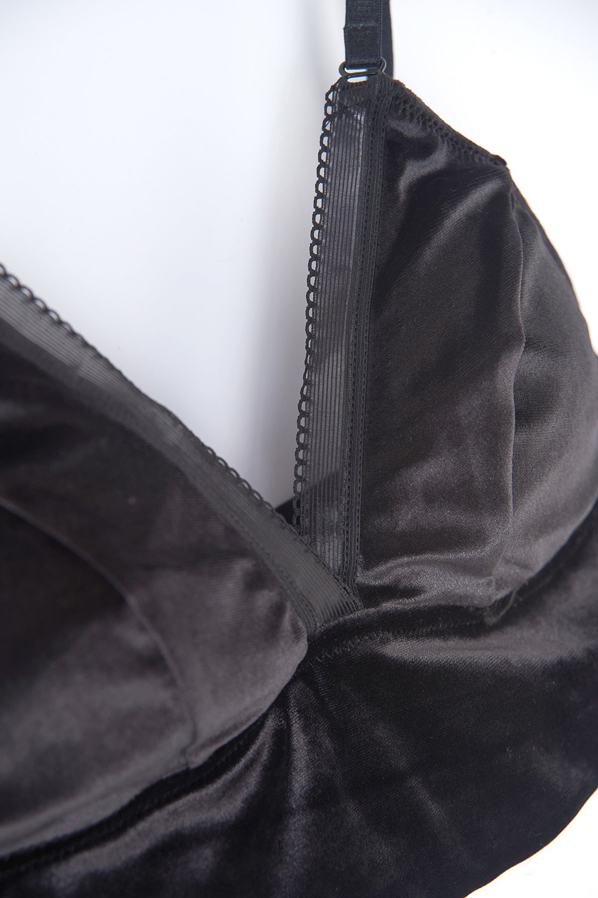 BLACK BRALETTE