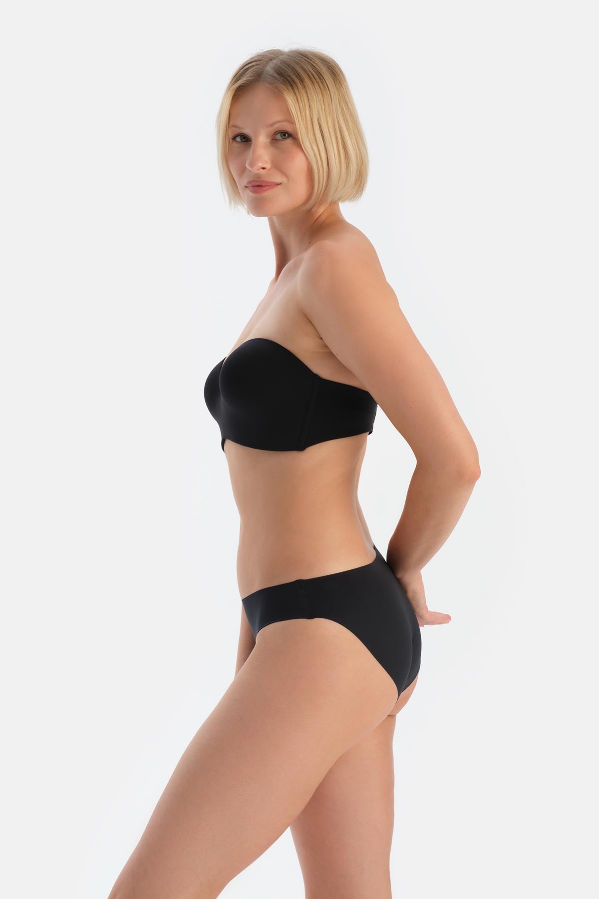 Siyah Clarıce Yarı Dolgulu Straplez Yandan Destekli Sütyen