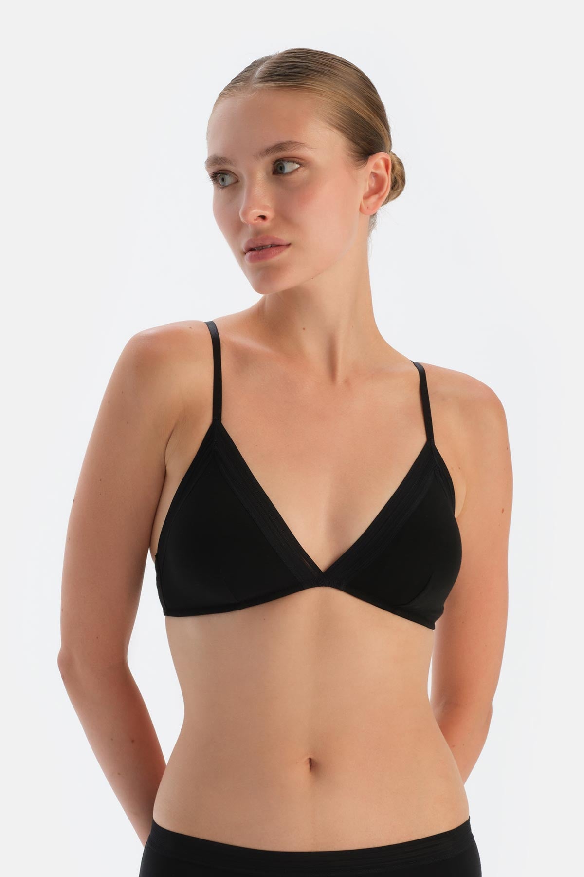 Siyah Basıc Üçgen Formlu Soft Sütyen