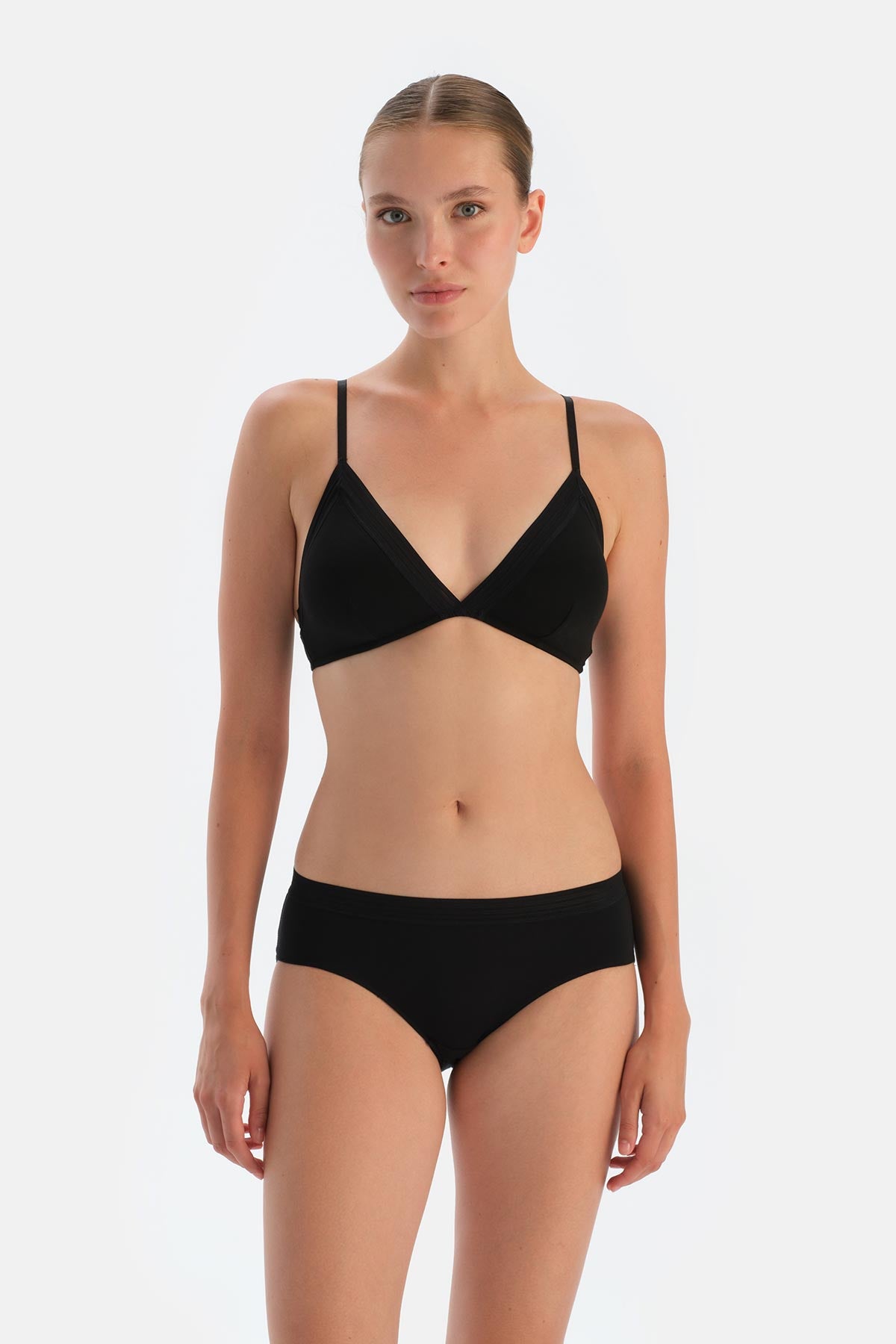 Siyah Basıc Üçgen Formlu Soft Sütyen