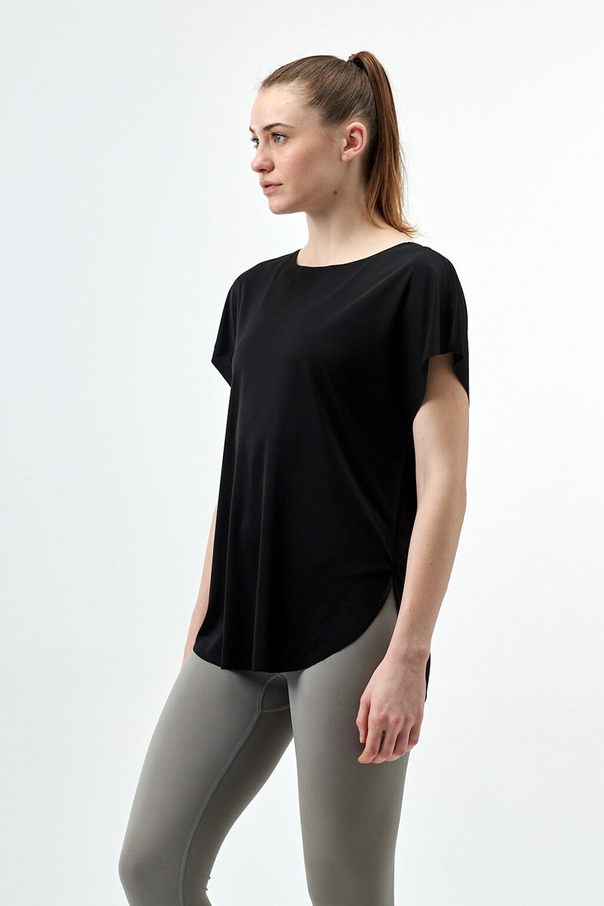 BLACK T-SHIRT