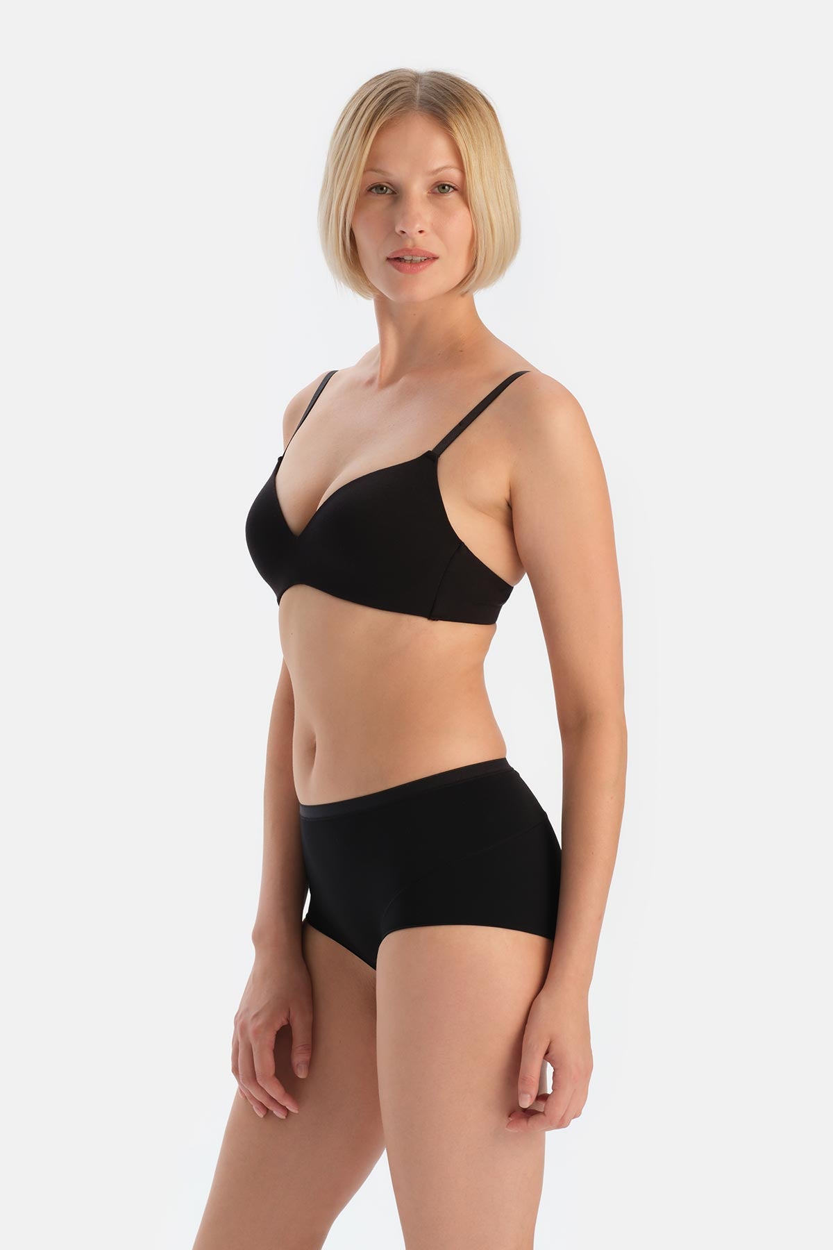 BLACK BRA