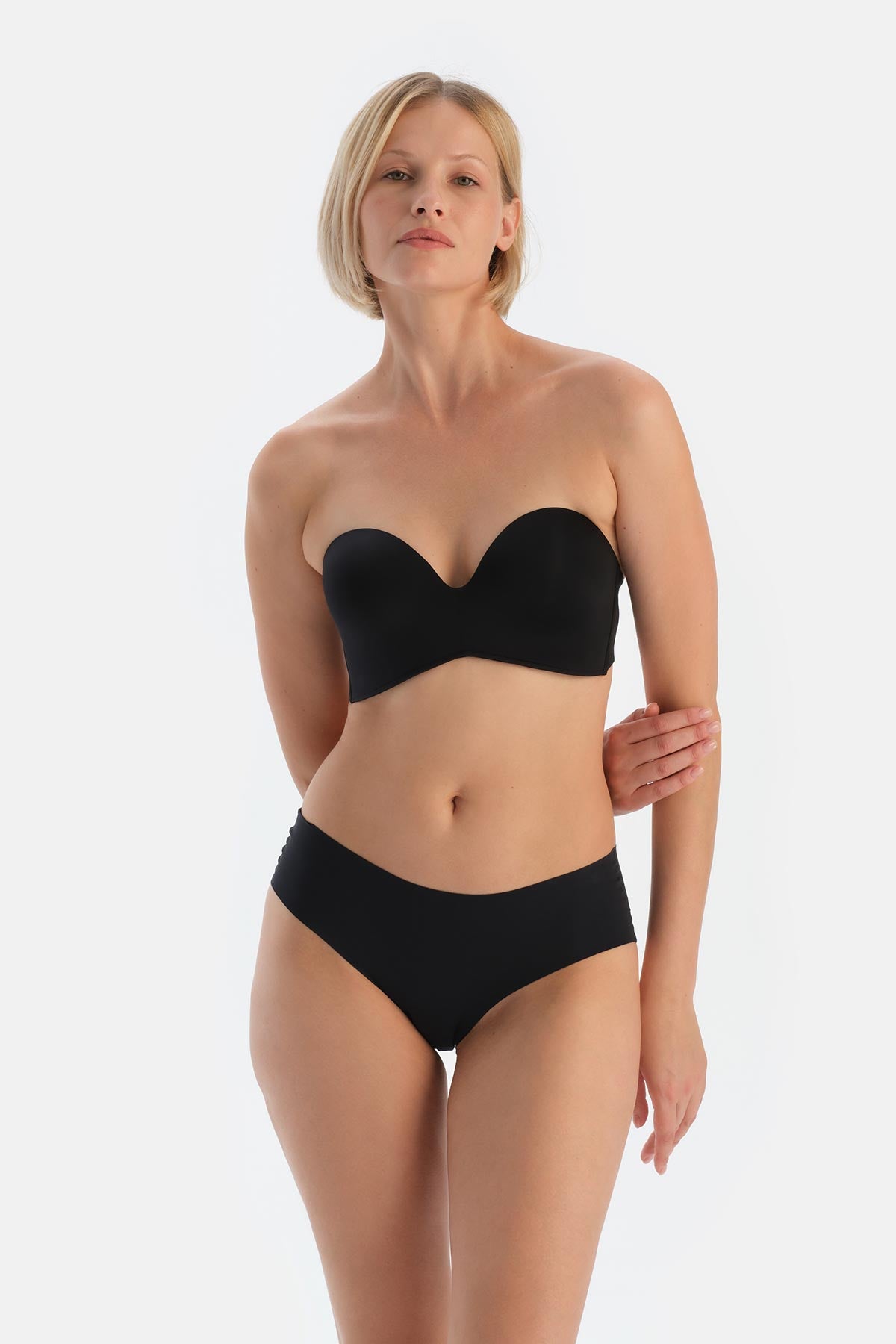 Siyah Lazer Kesim Hipster Külot