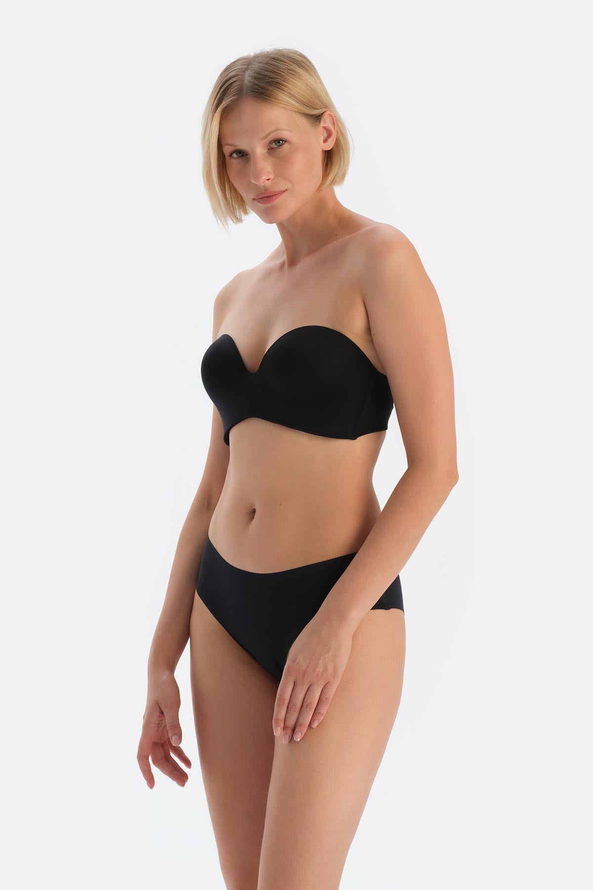 Siyah Lazer Kesim Hipster Külot