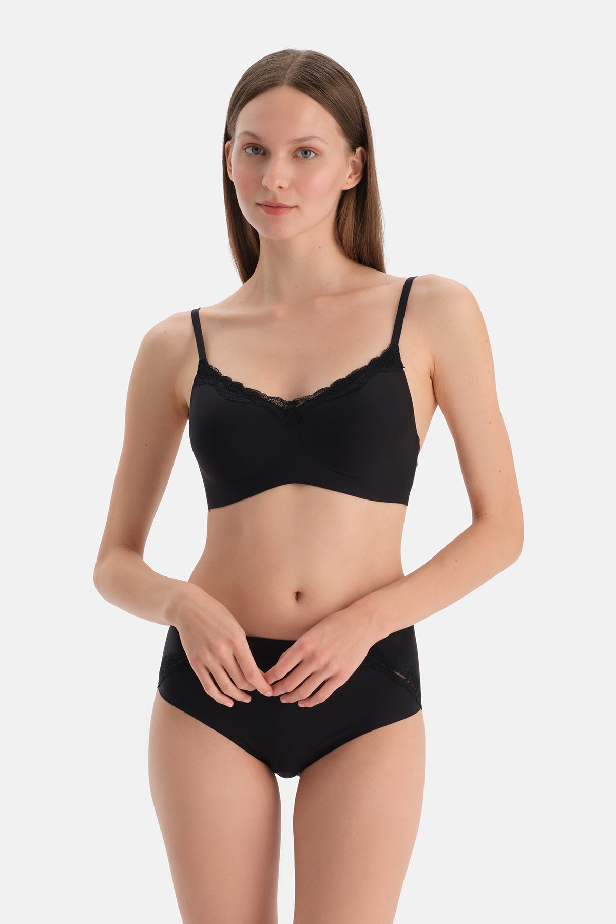 Siyah Dantel Detaylı Brief Külot
