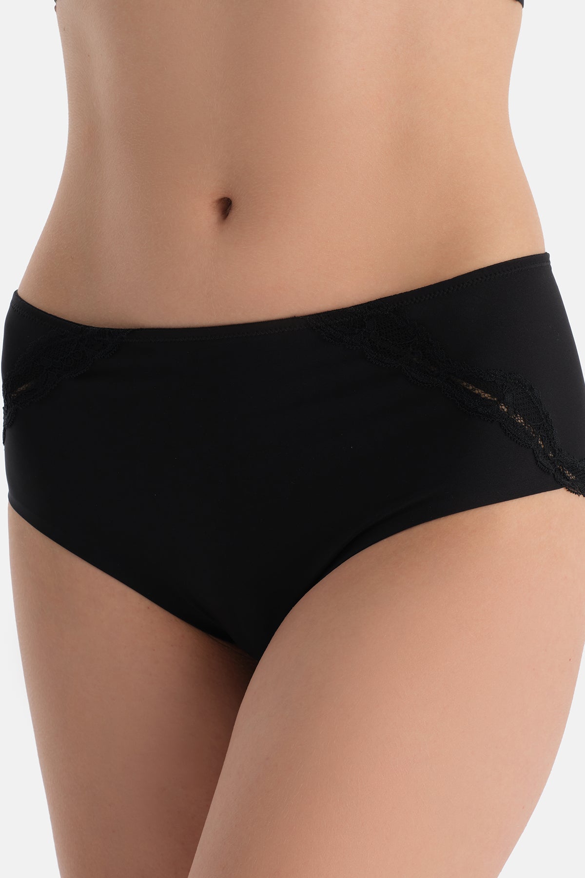 Siyah Dantel Detaylı Brief Külot