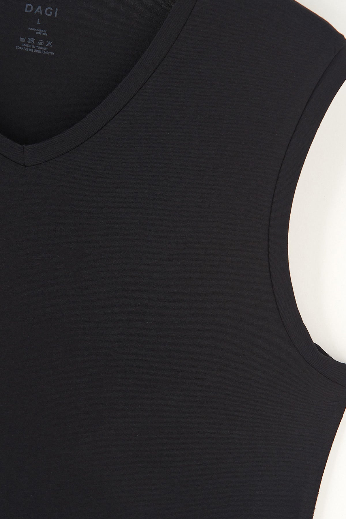 BLACK T-SHIRT SLEEVLESS