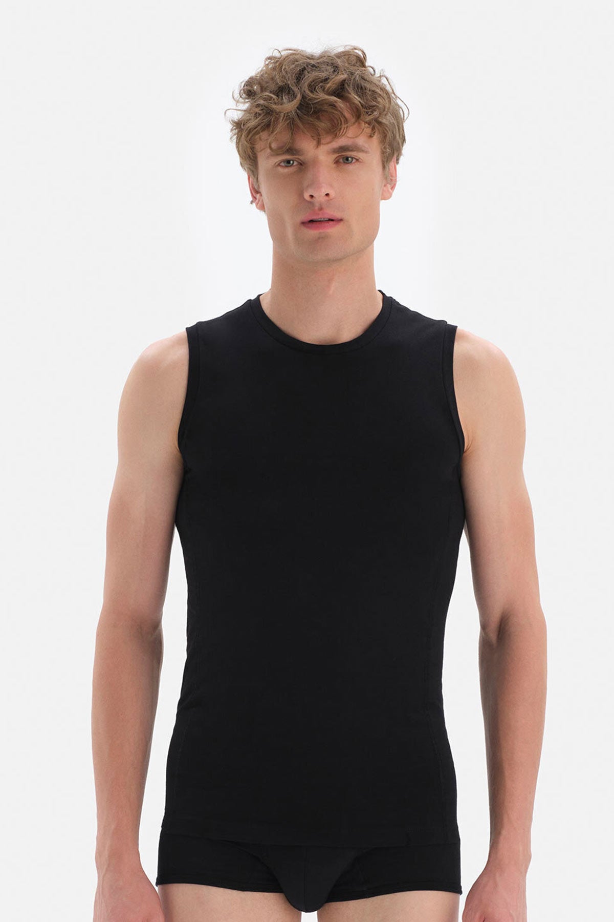 BLACK T-SHIRT SLEEVLESS