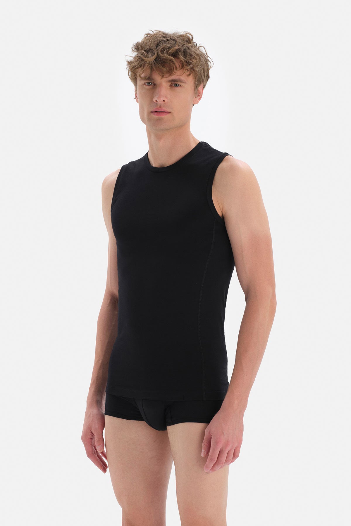 BLACK T-SHIRT SLEEVLESS