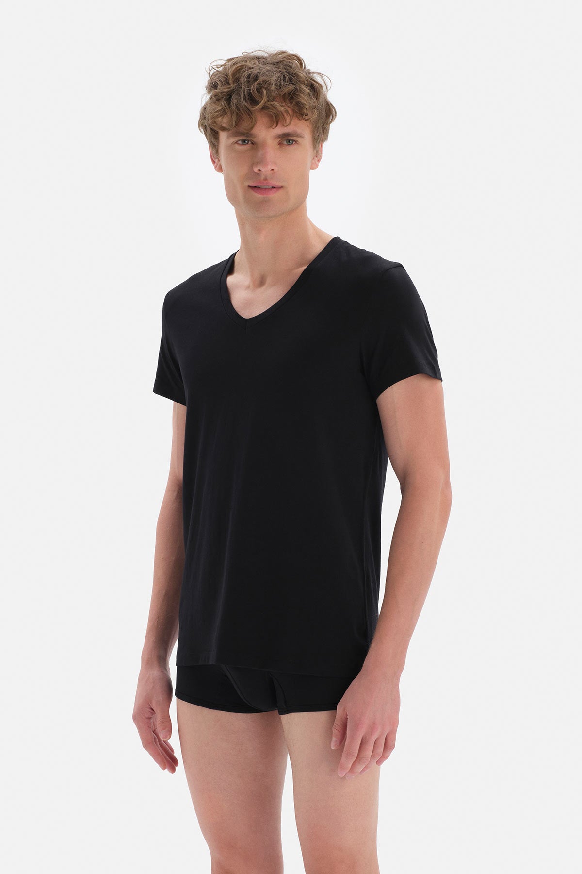 BLACK T-SHIRT