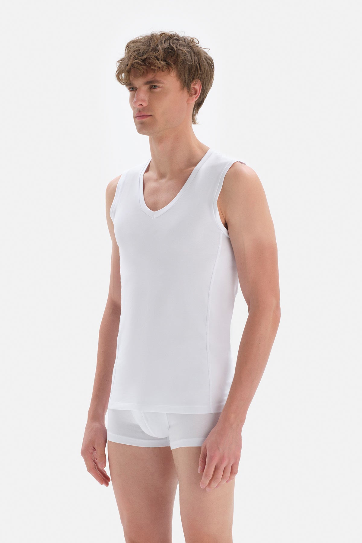 WHITE T-SHIRT SLEEVLESS