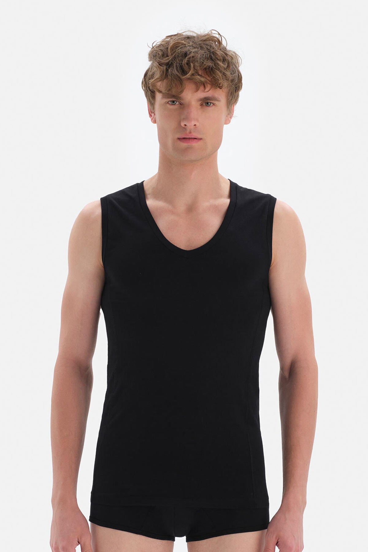 BLACK T-SHIRT SLEEVLESS