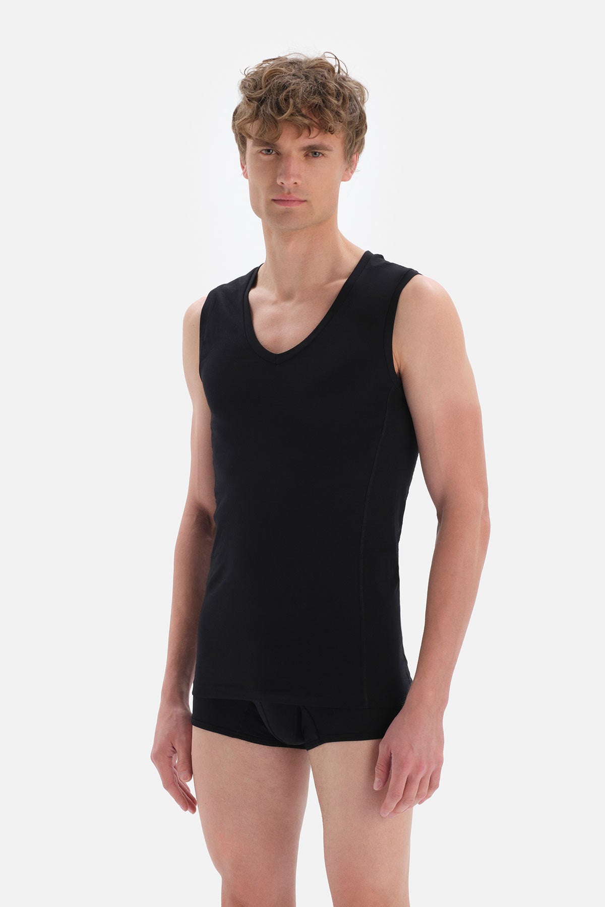 BLACK T-SHIRT SLEEVLESS