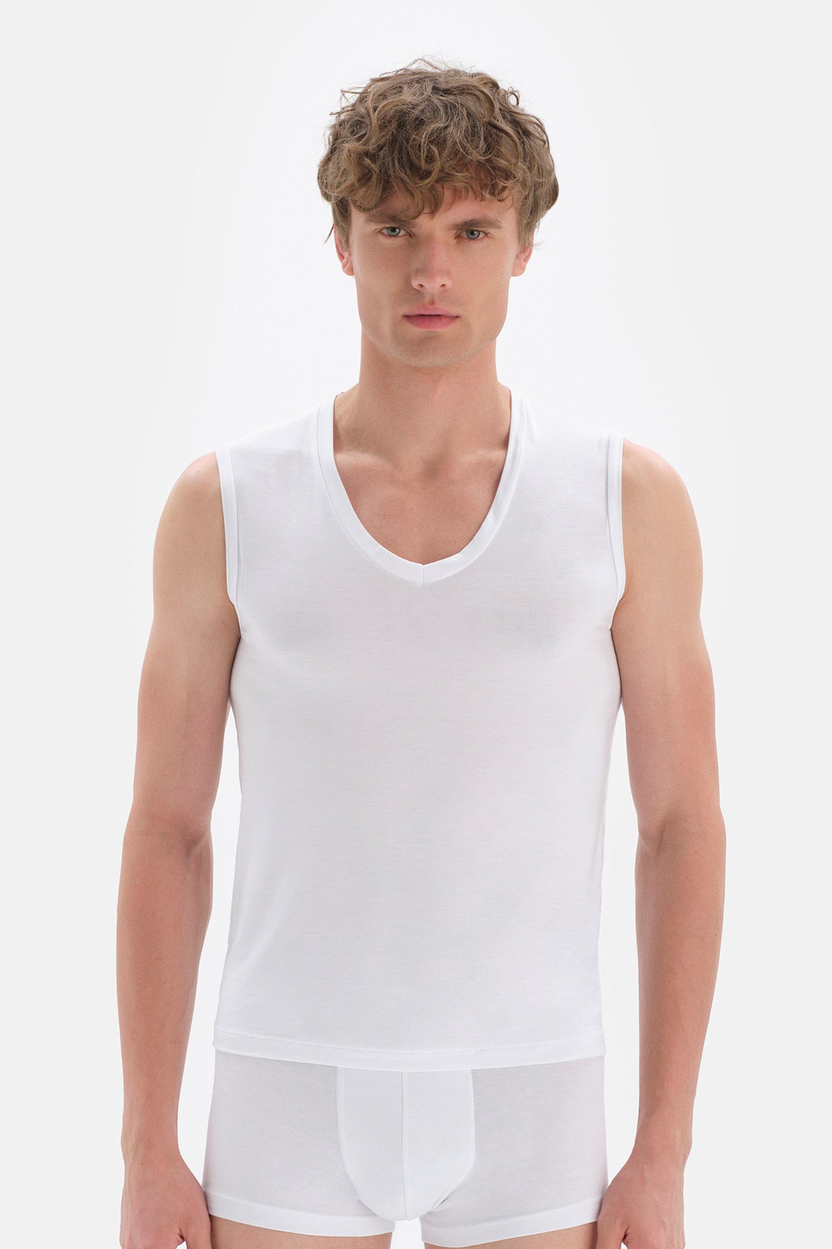 WHITE T-SHIRT SLEEVLESS