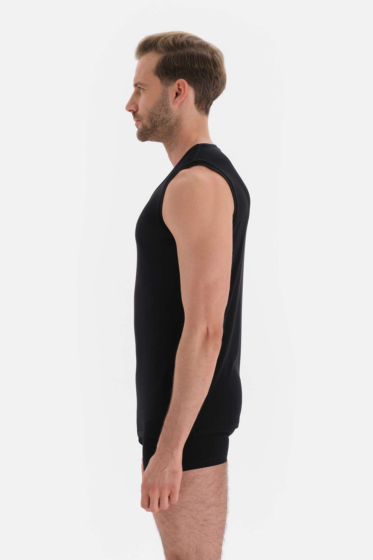 BLACK T-SHIRT SLEEVLESS