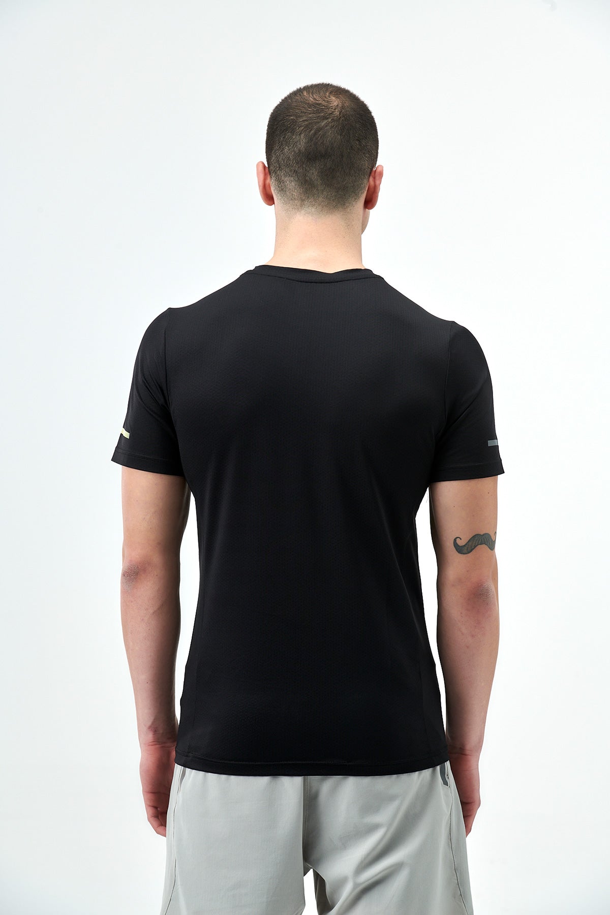 BLACK T-SHIRT