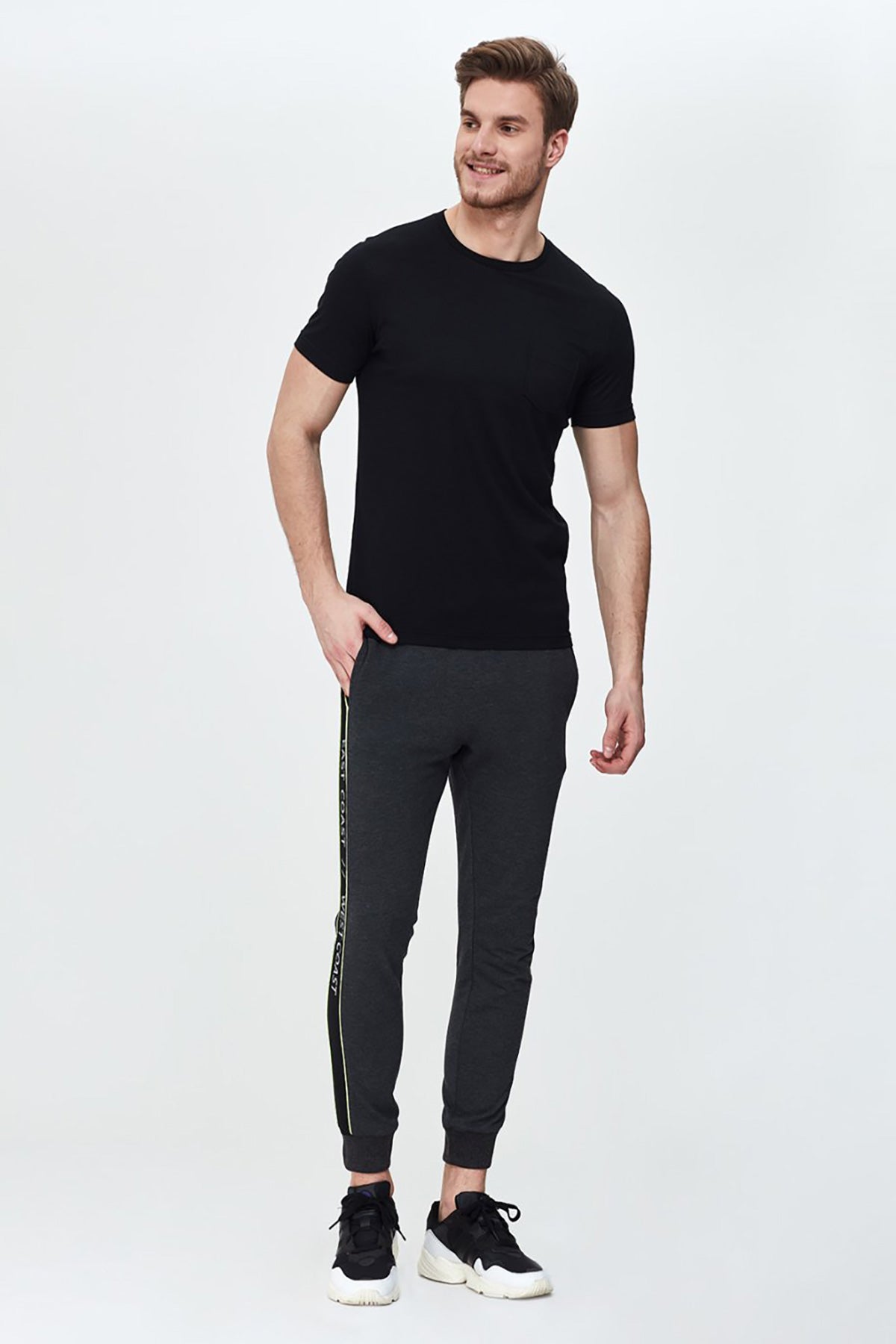 BLACK T-SHIRT