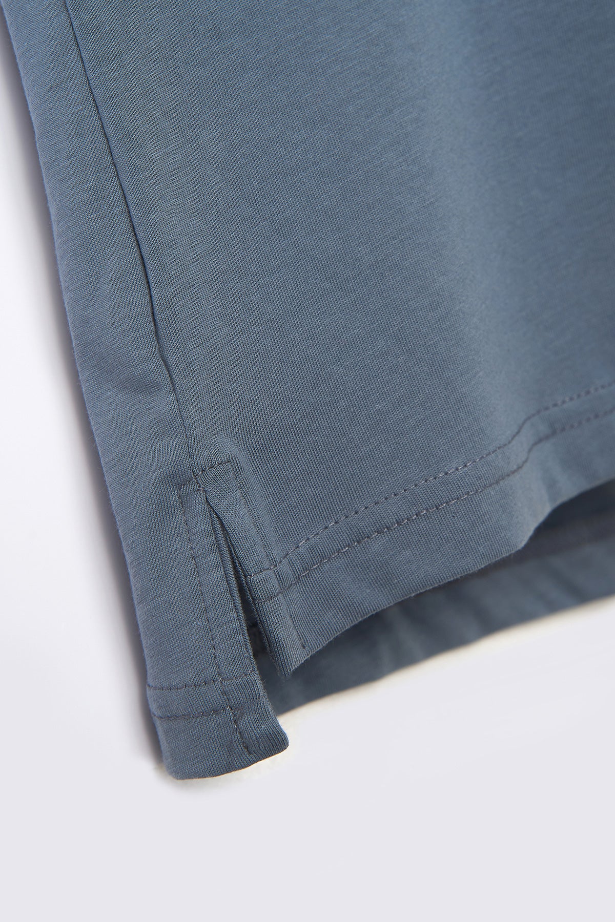 Mavi V Yaka Erkek T-Shirt