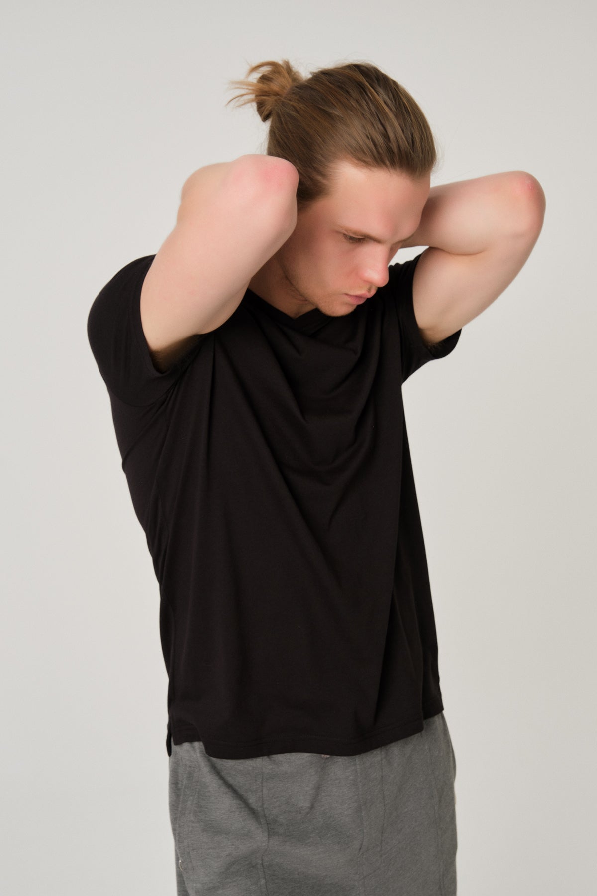 Siyah V Yaka Erkek T-Shirt