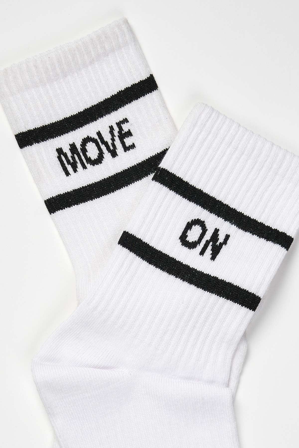 Beyaz Erkek Pamuk Move On Yazılı Uzun Patik Çorap