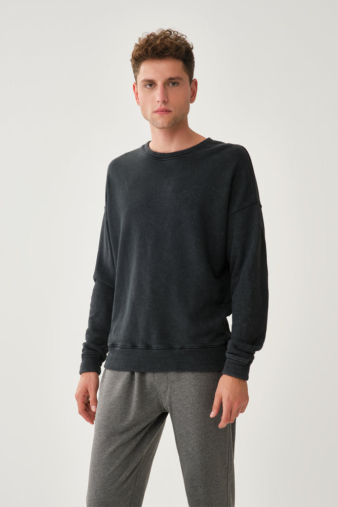 NAVY SWEATSHIRT