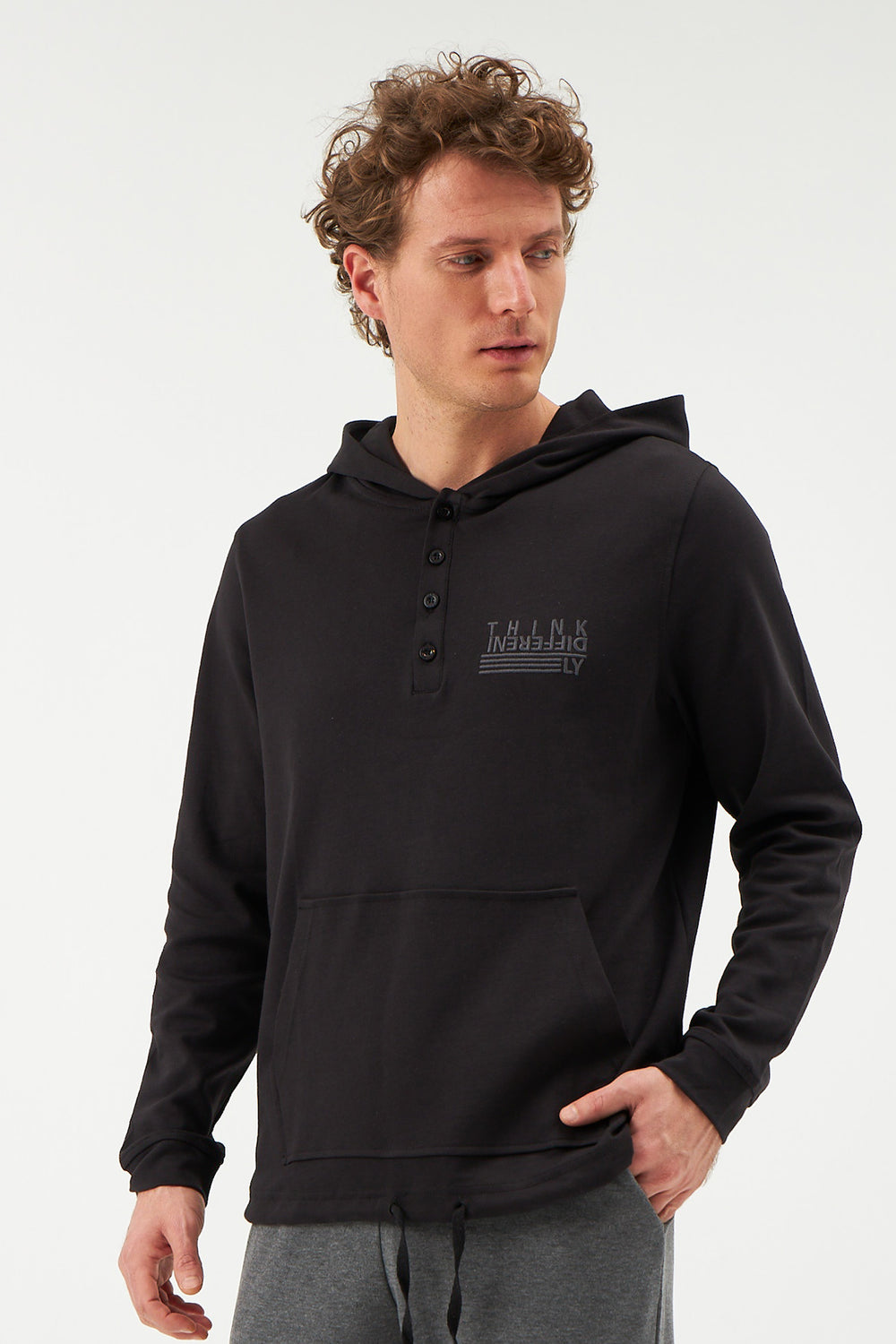 BLACK SWEATSHIRT