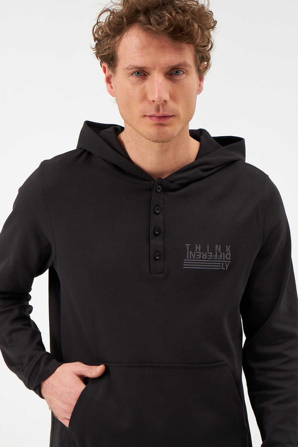 BLACK SWEATSHIRT