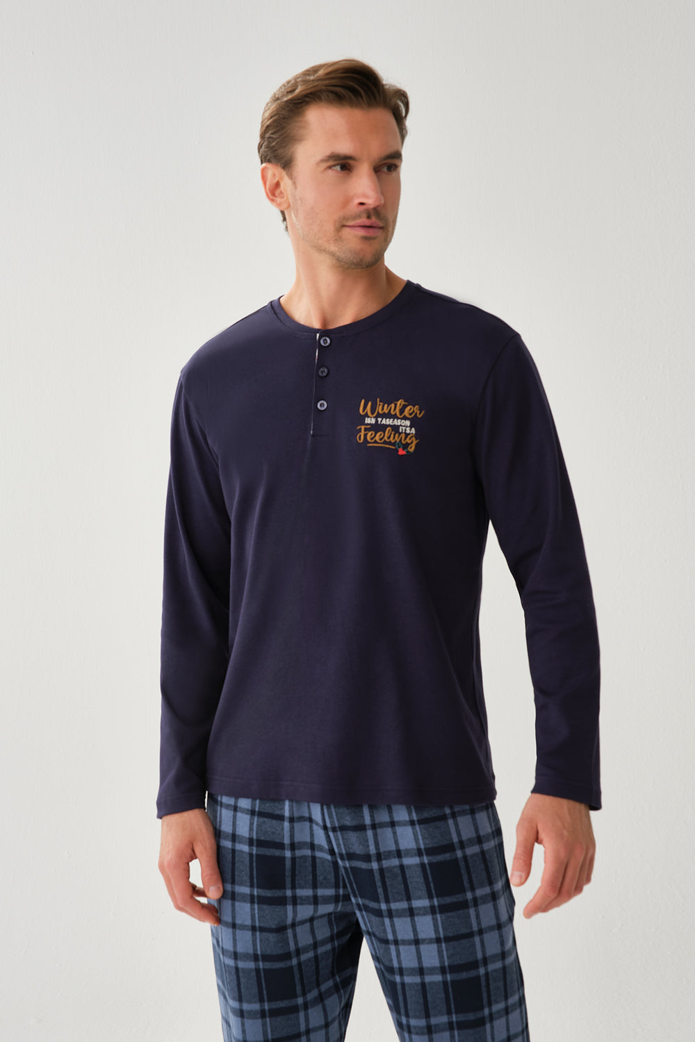NAVY SWEATSHIRT