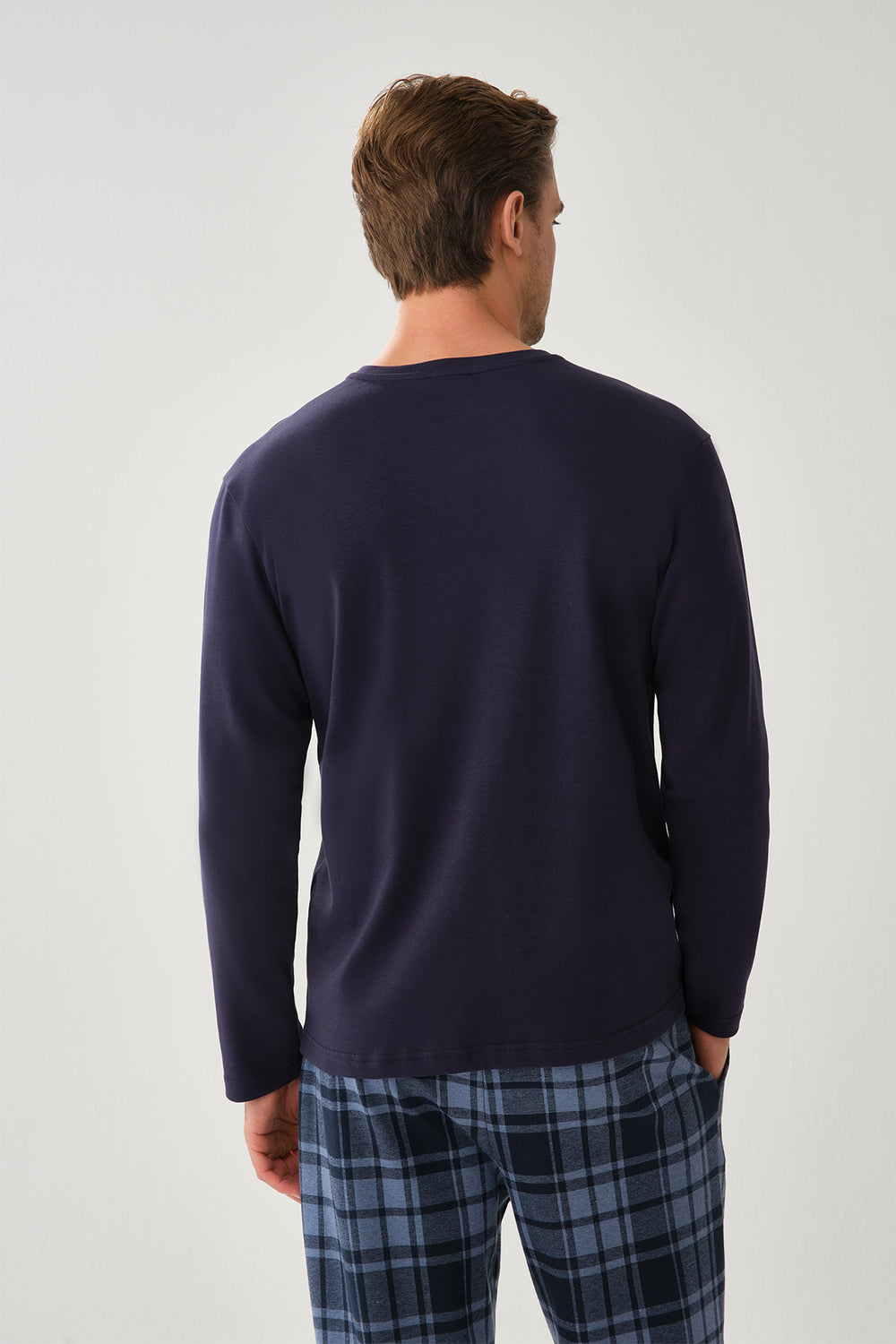 NAVY SWEATSHIRT