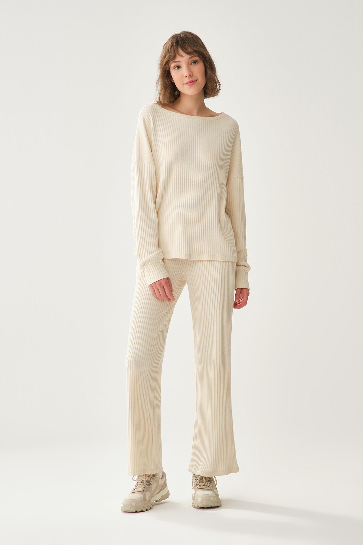BEIGE SWEATSHIRT