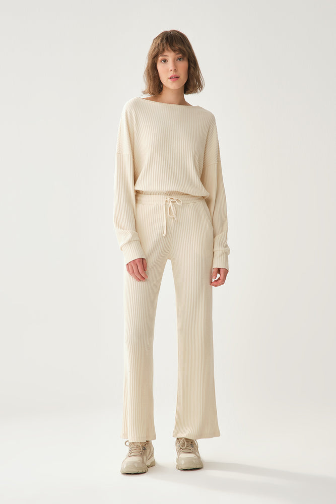 BEIGE TROUSERS