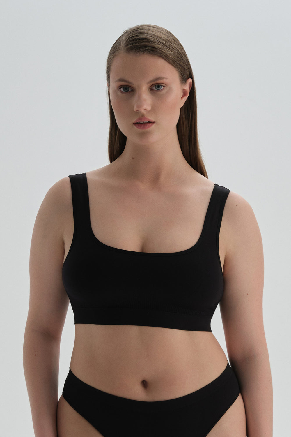 BLACK BRA