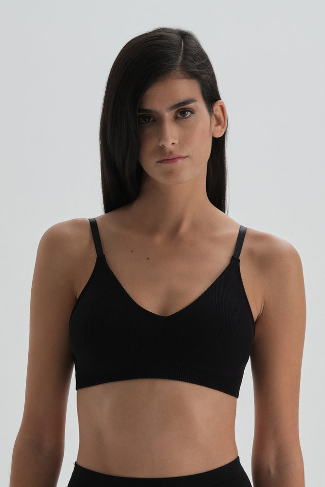 BLACK BRA