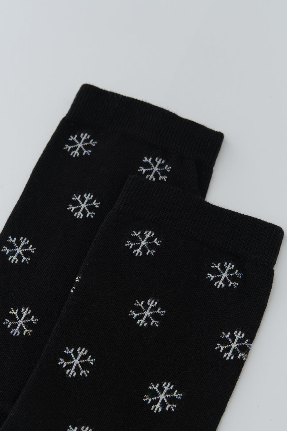 BLACK SOCKS